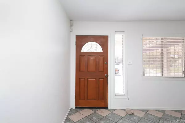 6927 Tallahasse Dr, San Antonio, TX 78227