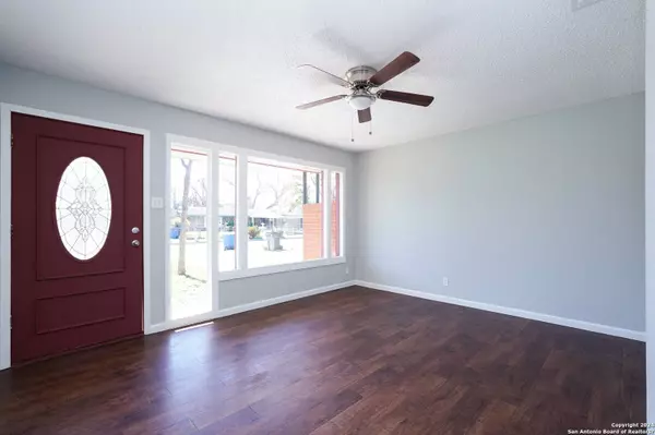 5035 CREEKMOOR DR, San Antonio, TX 78220-4903