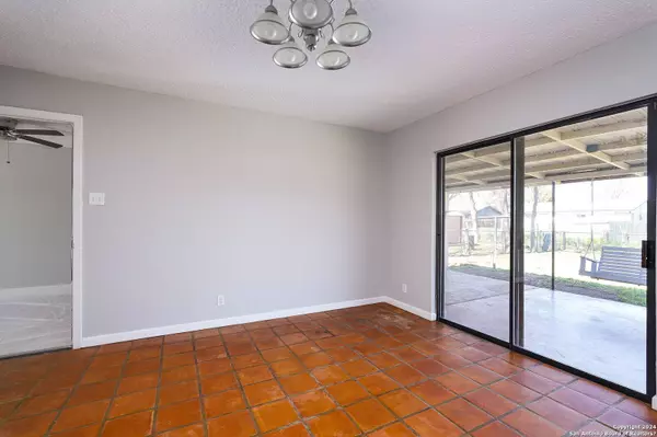 5035 CREEKMOOR DR, San Antonio, TX 78220-4903