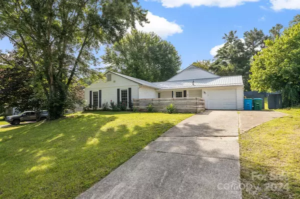 209 Scottlynn DR, Asheville, NC 28806