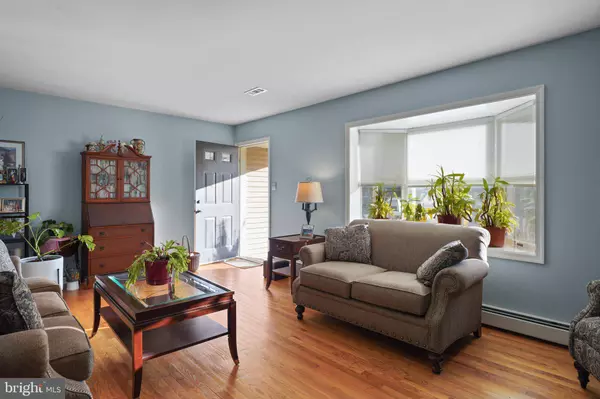 597 10TH AVE, Warminster, PA 18974