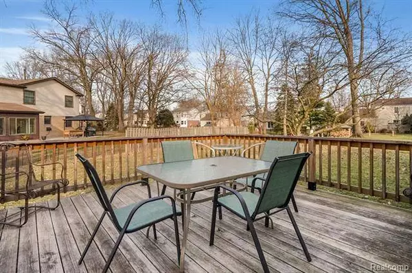 480 DOVER CRESCENT, Westland, MI 48185