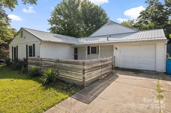 209 Scottlynn DR, Asheville, NC 28806