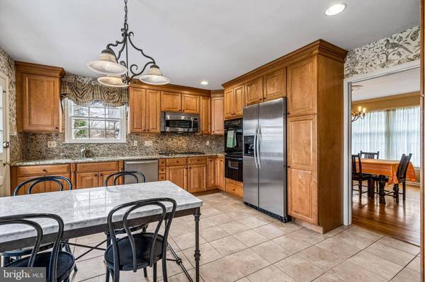 245 NICHOLSON DR, Moorestown, NJ 08057