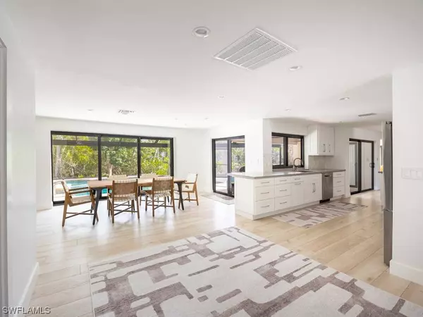 911 S Yachtsman DR, Sanibel, FL 33957