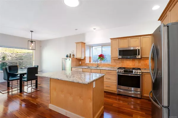 6230 Garside Rd, Nanaimo, BC V9T 6H9