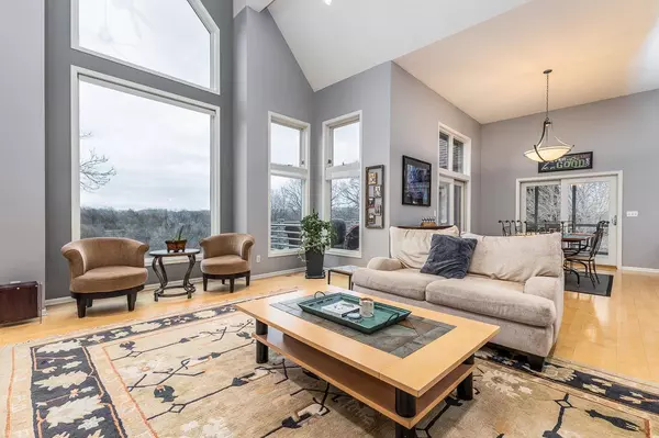 28 Harbor Drive, Galena, IL 61036