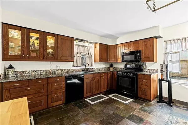 23970 MCALLISTER Street, Southfield, MI 48033