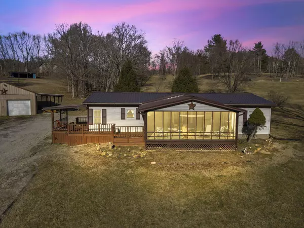 37212 Price Road, Logan, OH 43138