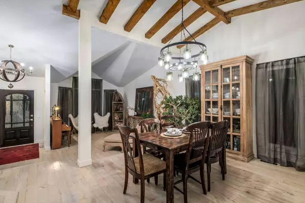 908 Suncastle DR SE, Calgary, AB T2X 2M4