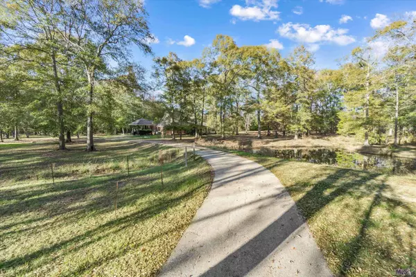 6756 DOBROWOISKI LN, Ethel, LA 70730