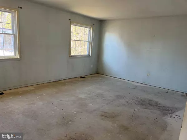 101 ARBOR MEADOW DR, Sicklerville, NJ 08081