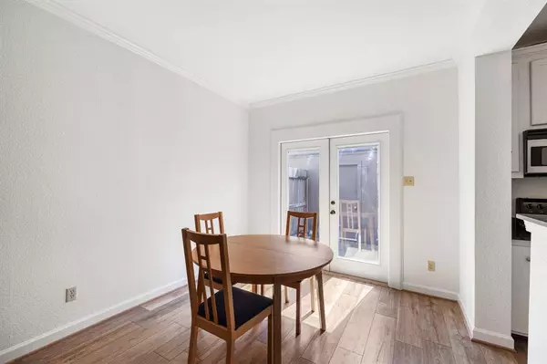 701 Bering DR #404, Houston, TX 77057