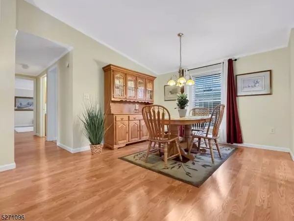 8 Clover Lane, White Twp., NJ 07823