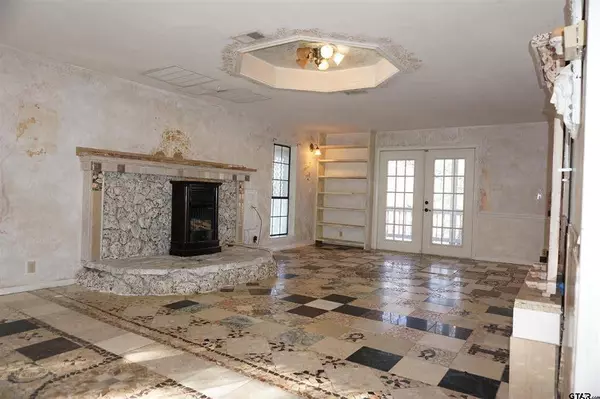 276 Hillshore Circle, Longview, TX 75605