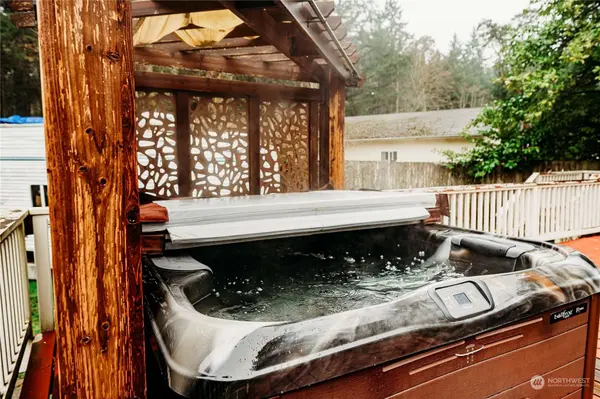 705 SW Oak RD, Port Orchard, WA 98367