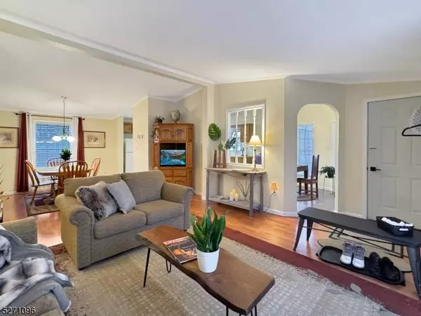 8 Clover Lane, White Twp., NJ 07823