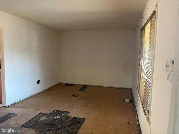 101 ARBOR MEADOW DR, Sicklerville, NJ 08081