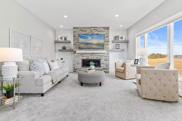 17560 Hyde Park AVE, Lakeville, MN 55044