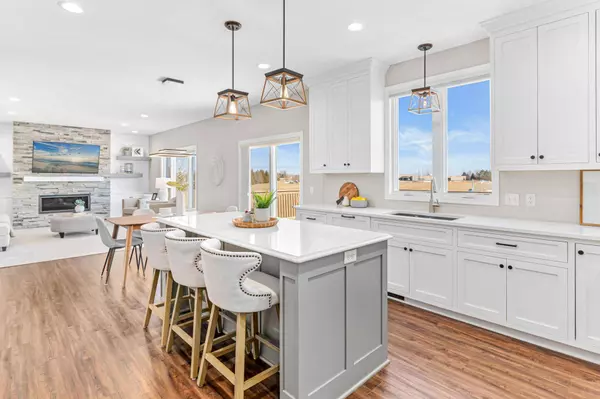 17560 Hyde Park AVE, Lakeville, MN 55044