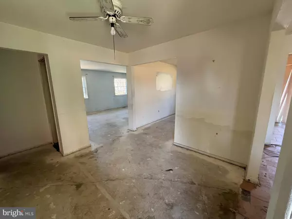 101 ARBOR MEADOW DR, Sicklerville, NJ 08081