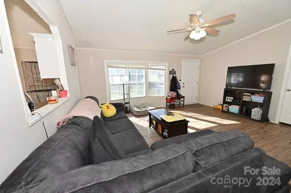 3506 1st avenue CIR NW, Hickory, NC 28602