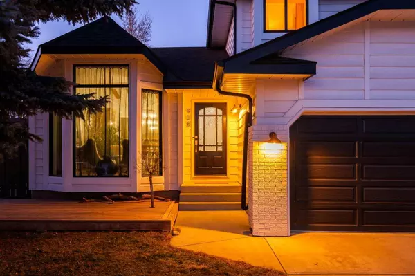 908 Suncastle DR SE, Calgary, AB T2X 2M4