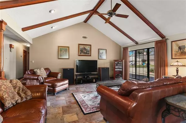 4 E LEVERT DR, Luling, LA 70070