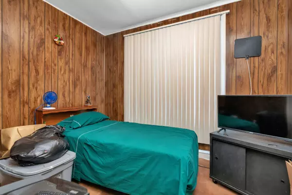 944 N Lawler AVE, Chicago, IL 60651