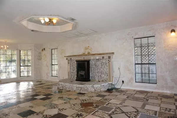 276 Hillshore Circle, Longview, TX 75605