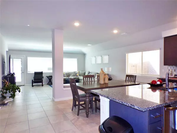 1144 Kingbird Lane, Alvarado, TX 76009