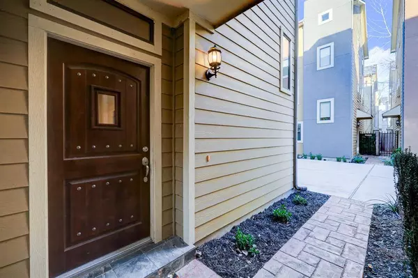 1613 W 24th ST #B, Houston, TX 77008