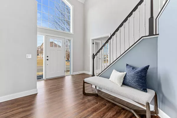 17560 Hyde Park AVE, Lakeville, MN 55044