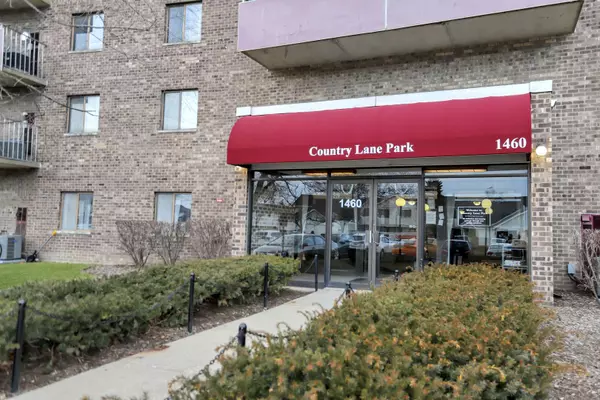 1460 Fairlane DR #328, Schaumburg, IL 60193