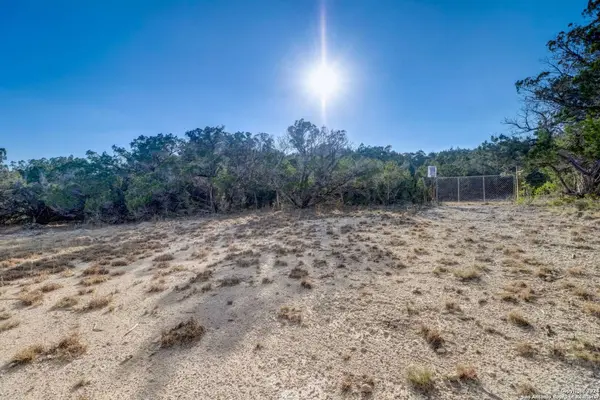 1109 Lakeshore Ln, Bandera, TX 78003