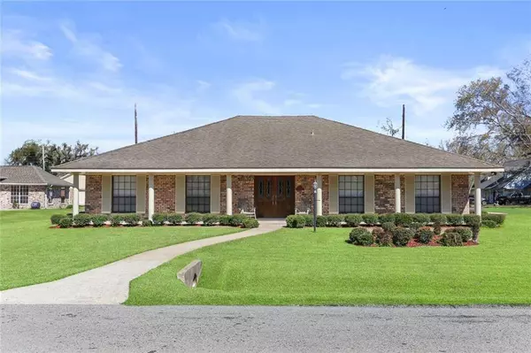 4 E LEVERT DR, Luling, LA 70070