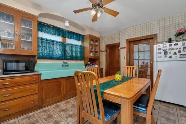 944 N Lawler AVE, Chicago, IL 60651