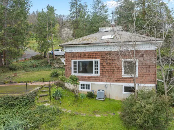 319 Alta Ave, Ashland, OR 97520