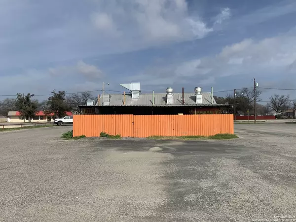 731 MAIN ST, Uvalde, TX 78801