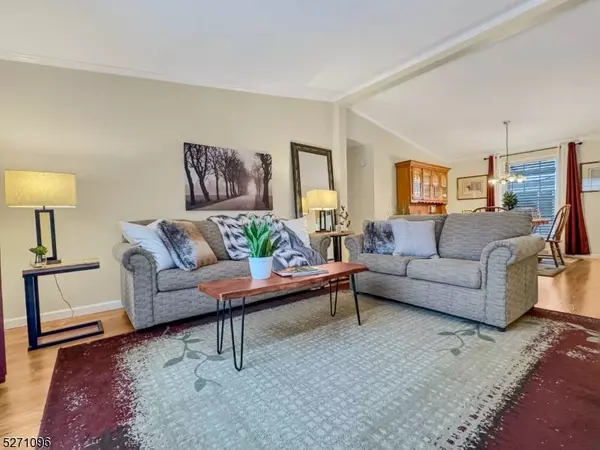 8 Clover Lane, White Twp., NJ 07823