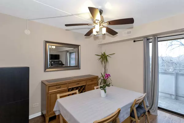 1460 Fairlane DR #328, Schaumburg, IL 60193