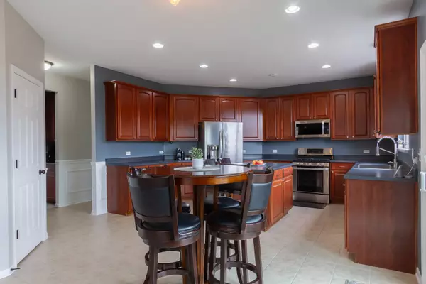 110 John M Boor DR, Gilberts, IL 60136