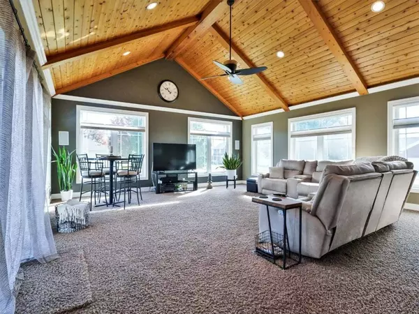 200 Amy Drive, Robins, IA 52328