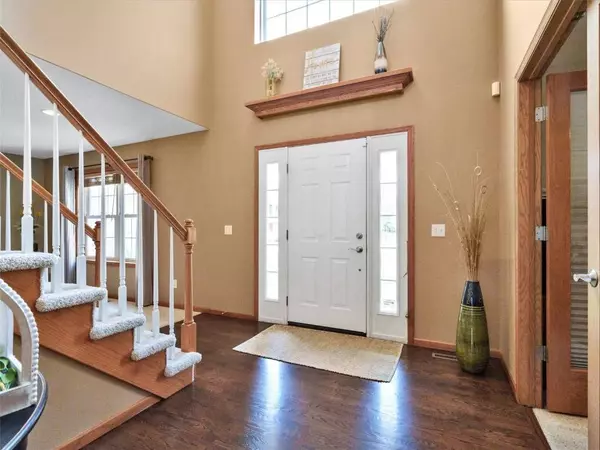 200 Amy Drive, Robins, IA 52328