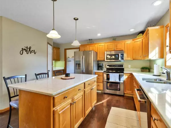 200 Amy Drive, Robins, IA 52328