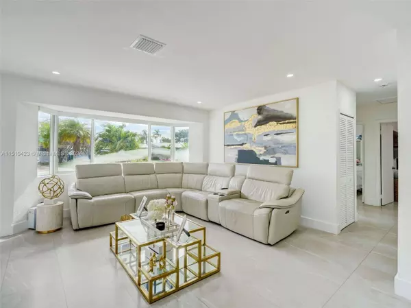 17500 NW 85th Ave, Hialeah, FL 33015