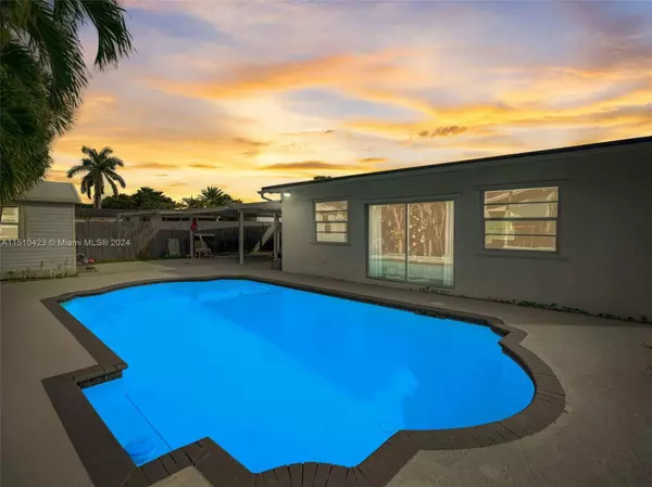 17500 NW 85th Ave, Hialeah, FL 33015