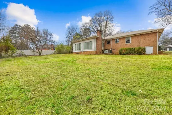 2409 Laurelwood CIR, Charlotte, NC 28214