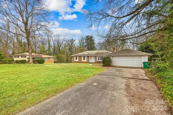 2409 Laurelwood CIR, Charlotte, NC 28214