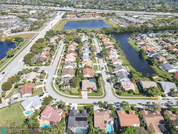 9821 SW 15th Dr, Plantation, FL 33324